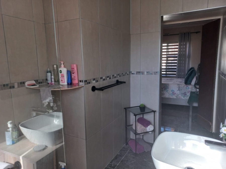 4 Bedroom Property for Sale in Denneoord Western Cape